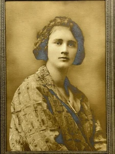 Antique Photo Beautiful Girl Coat Ankh Key Of Life North Adams Massachusetts - Picture 1 of 6