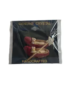 Wizard Of Oz Red Ruby Slippers Gold Tone Broach Pin Hand Crafted Genuine Crystal - Picture 1 of 7