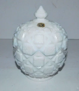 NEAT VINTAGE WESTMORELAND MILK GLASS COVERED BOWL WITH STICKER - Picture 1 of 5