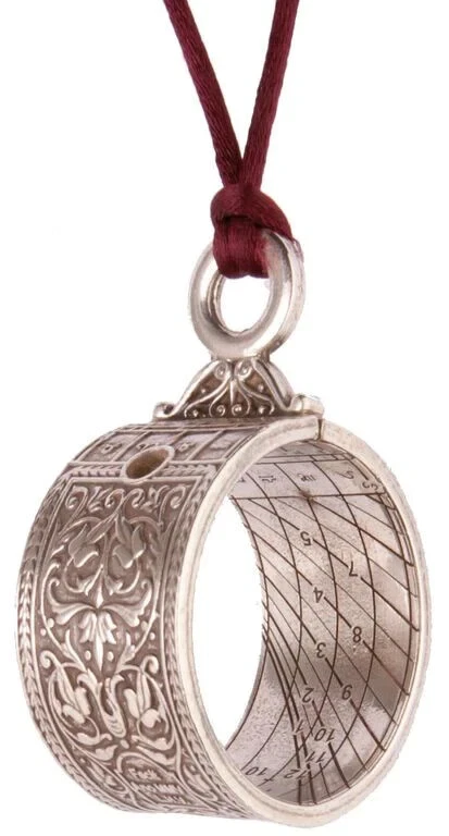 Meridiana Anello Höhensonnenuhr Bauernuhr Pendente Ottone Gioiello Argentato Neu - Immagine 1 di 1