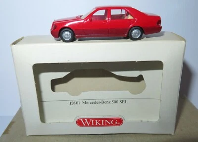 Micro WIKING Ho 1/87 Mercedes Benz 500 Sale Limousine Rosso #15801 IN Box - Immagine 1 di 4