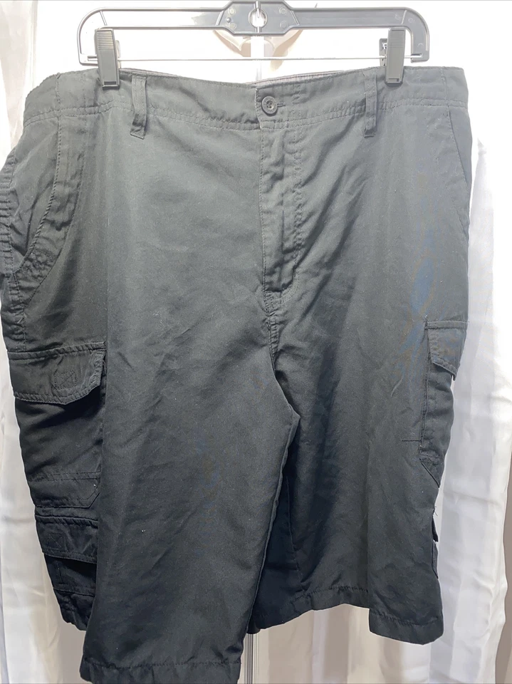Pantalones cortos cargo de algodón Airwalk para hombre negros talla 36.  Entrepierna 12”. Elevación 12”. Muy bonito Foto 1 de 3