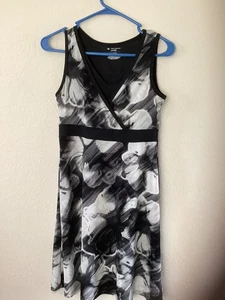 Tek Gear Damen integrierter BH sportliches ärmelloses feuchtigkeitsableitendes Kleid Größe: S - Bild 1 von 4