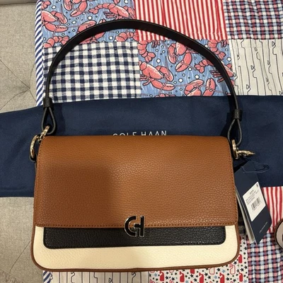 Mini bolso de hombro Cole Haan de cuero nuevo con etiquetas Foto 1 de 4
