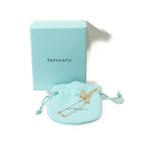 Tiffany & Co. Collar de cadena colgante pequeño infinito de oro amarillo de 18k con caja - Imagen 1 de 24