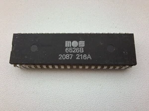 MOS 6526 authentique CIA pour C64 Commodore Business Machines vintage CIA #2 - Photo 1/3