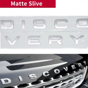 Genuine New LAND ROVER DISCOVERY BOOT BADGE matt silver Rear Emblem - Imagen 1 de 1