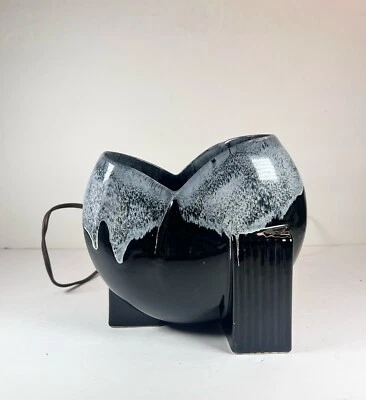 Lámpara jardinera jarrón vintage esmaltada por goteo negra Art Deco en forma de corazón/pétalo ¡Funciona!! Foto 1 de 4