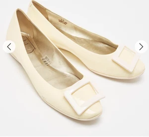 Roger Vivier Gommette charol resina planos 38,5 8,5 EE. UU. crema hebilla marfil - Imagen 1 de 14