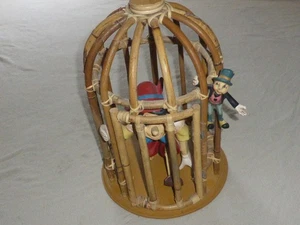 JAULA DE BAMBÚ DE COLECCIÓN WALT DISNEY PINOCHO Y PEQUEÑO GRILLO RARA ABRE COLGA - Imagen 1 de 16