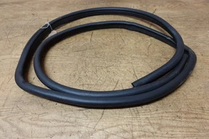 43514 A1 2018 NISSAN QASHQAI NSF LEFT FRONT DOOR RUBBER SEAL FITS ON CHASSIS. - Picture 1 of 2