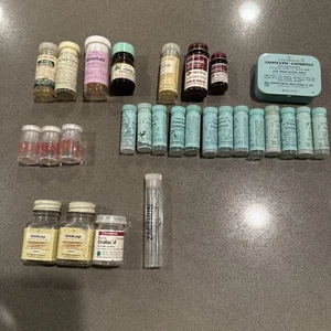 Posten 28 Vintage Medikamenten Flaschen Pharma Glas Unikat American Mini - Bild 1 von 8