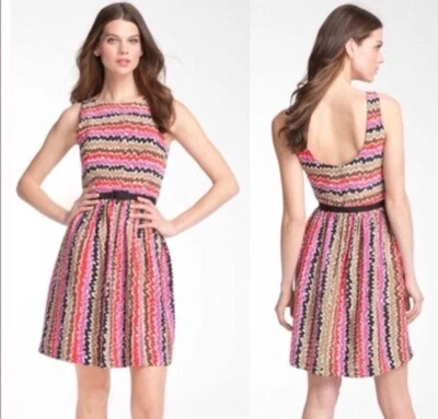 Vestido Trina Turk Fiesta Rayas Esperanza Tierra Seda Ajuste y Acampanado Talla 6 Foto 1 de 4