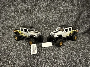 Jeep maisto jeep gladiator Lot Of 2 (white And Silver) - Picture 1 of 5