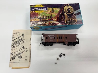 Athearn 1293 Bay Window Caboose Pacific #1652 - Image 1 of 4