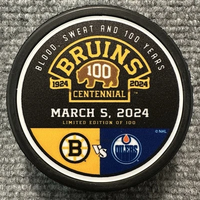 Edmonton Oilers at Boston Bruins Game Day Matchup Hockey Puck 5 de marzo de 2024 Foto 1 de 2