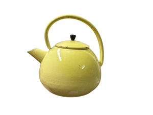ANCIENNE THEIERE CAFETIÈRE JAUNE ÉMAILLÉE DECO SHABBY PAS BASSINE SEAU - Picture 1 of 4