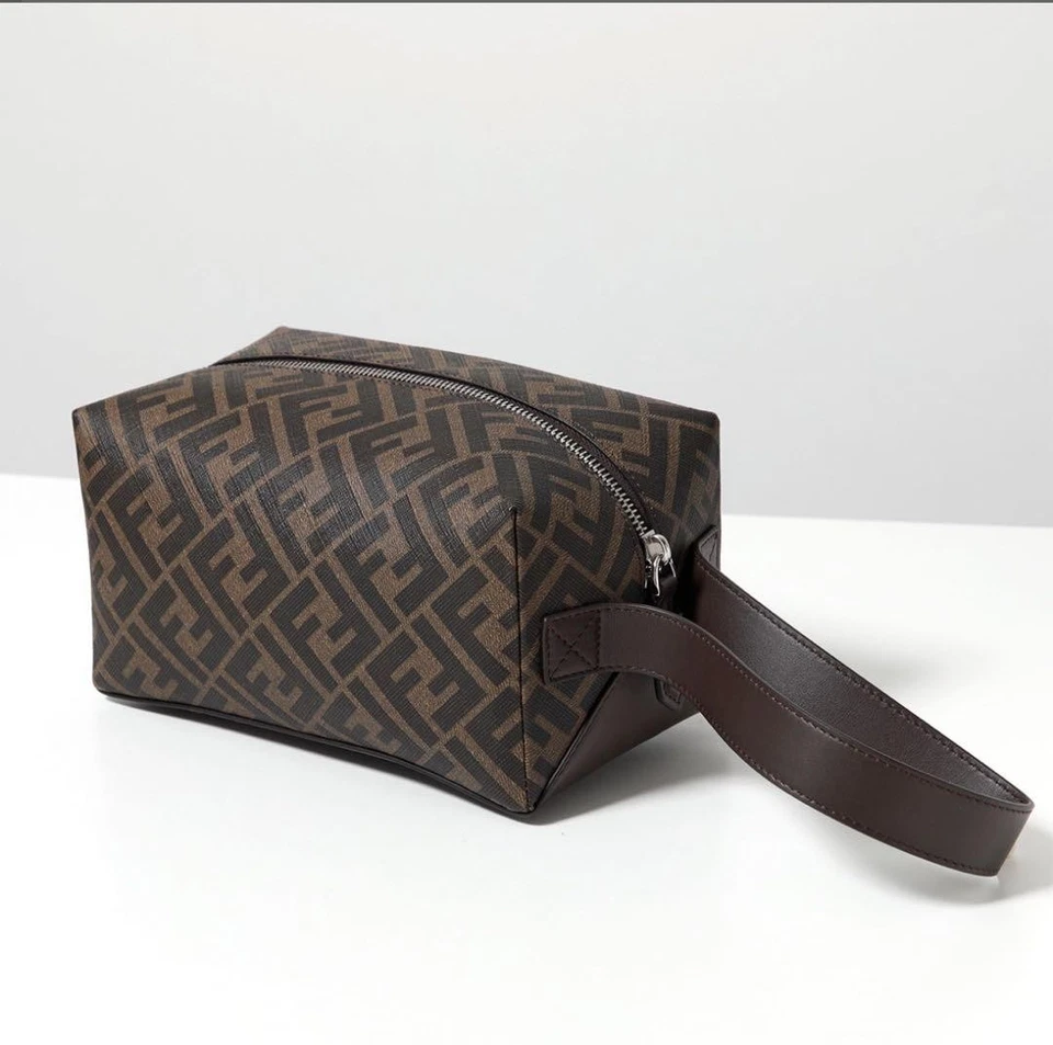 Bolso sin asas FENDI 7N0150 AFCB FF Logo Lona PVC Cuero Marrón Logo de Japón Foto 1 de 4