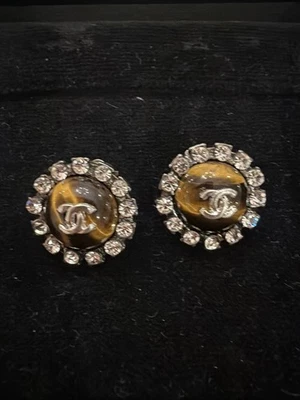 Pendientes de clip Chanel con logotipo CC Foto 1 de 4