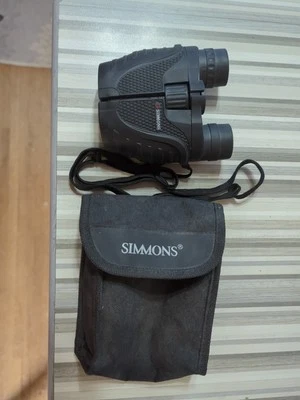 Simmons FOV216FT@8X Compact Binoculars 8X -17x25 with Case - Image 1 of 4