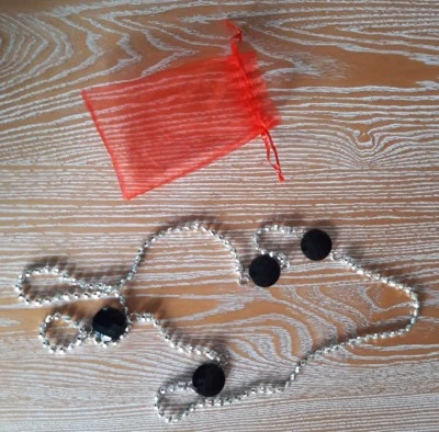 Collana donna bigiotteria. 60cm. Finti gioielli argento/nero/rubino - Immagine 1 di 3