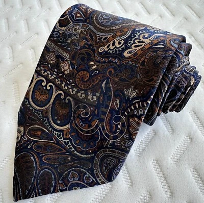 Corbata Mario Valentino Paisley Geométrica Marrón Azul Hecha en EE. UU. WPL2831 Foto 1 de 4