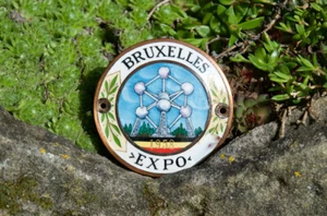 VINTAGE ENAMEL AUTOMOBILE CAR RADIATOR BADGE # EXPO '58 BRUXELLES ATOMIUM BELGIE - Picture 1 of 2