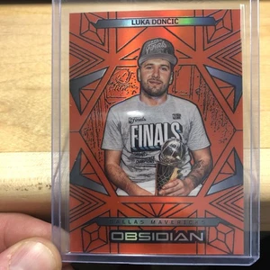 2024-25 Panini Obsidian - Luka Dončić #190 Grabado Eléctrico Naranja Inundación/125 - Imagen 1 de 5