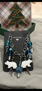 Bettelarmband mit Südwestmotiv und geschnitztem Eisbär Fetisch und blauen Perlen  - Bild 1 von 7