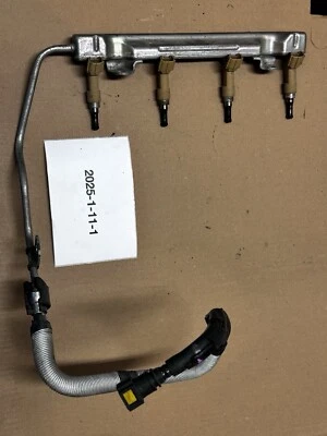 2011-2017 Lexus CT200H 2010-2015 Toyota Prius 2012-2017 Prius V Fuel Rail Assy - Image 1 of 4