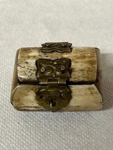 Vintage Bone Trinket Box With Brass Catch And Hinge - Picture 1 of 9