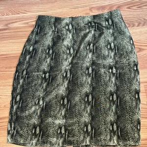 Dana Buchman Grey/Green Reptile Print Knee Length Skirt Fully Lined Sz 14 - Picture 1 of 4