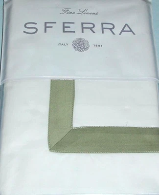 Aplique de cetim verde salgueiro Sferra Estate King Sham em base percal branca novo - Imagem 1 de 4