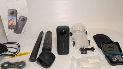 Insta360 X3 + Custodia Subacquea + Selfie Stick Invisibile + Treppiede + Scheda 128GB - Immagine 1 di 4