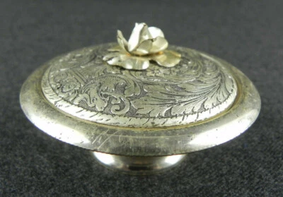 Piccolo Portagioie IN ARGENTO SBALZATO Antico Con Marchio Mosca Portapillole Box - Immagine 1 di 4