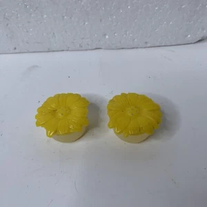 Vintage Mini Plastic Yellow Daisy Summer Salt And Pepper Shaker Set By Jaydon - Picture 1 of 15