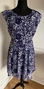 Mela London Dress White Lace Navy & Gold Flower Fully Lined Very Pretty Size 16 - Picture 1 of 6