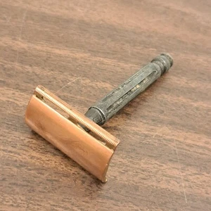 Vintage Gillette Safety Razor USA Free Shipping - Picture 1 of 8