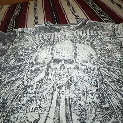 Camiseta con calavera gráfica para hombre Foto 1 de 4