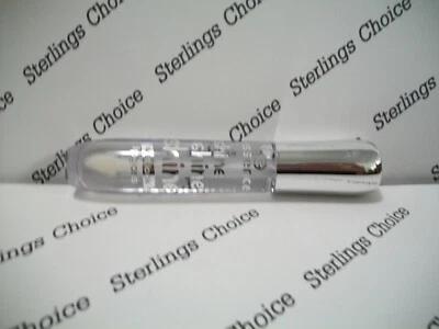 Brillo de labios Essence Shine Shine Wet Look #01 detrás de escena Foto 1 de 2