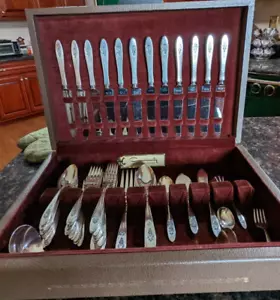 Set argenteria piastra comunitaria con custodia in legno e porzioni - Foto 1 di 12