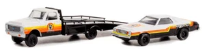 LUCE VERDE 33230-A 1:64 1972 Chevy C-30 Camion rampa con 1976 Chevrolet Chevelle - Foto 1 di 2