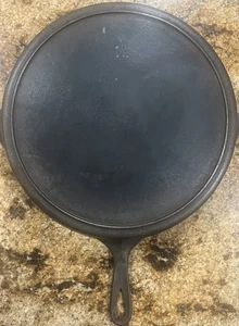 Vintage Griswold #12 719 Cast Iron Skillet Slant Logo & Heat Ring - Picture 1 of 24