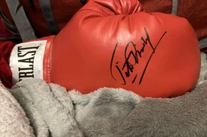FELIX TRINIDAD SIGNED AUTOGRAPHED BOXING GLOVE JSA RARE!! HOF BOXER LEGEND - Picture 1 of 6