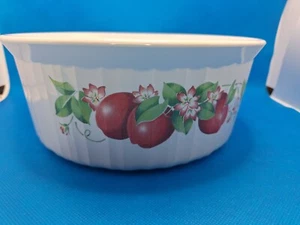 Vintage Corning Ware F-1-B 2.5 Liter Casserole Dish Red Apple Pattern - Picture 1 of 6