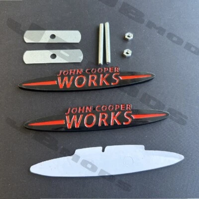 Distintivi Mini John Cooper Works anteriori e posteriori neri rossi Cooper One JCW F56 F55 - Immagine 1 di 4