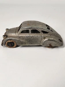 Old 1930s Tootsietoy Doodlebug Or Chrysler Airflow Car - Picture 1 of 6