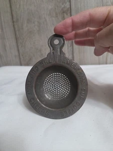 The Cup That Cheers AMERICA’S CUP COFFEE colino in metallo, vintage - Foto 1 di 9