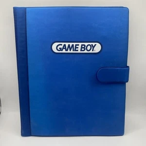 Nintendo Game Boy Spiel Aufbewahrung Mappe Album 2001 - für 12 Kassetten & Handbücher - Bild 1 von 10