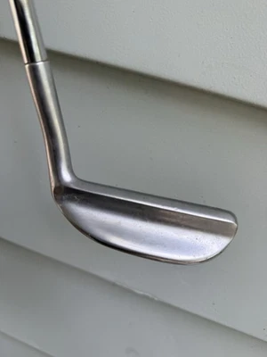 The Wilson 8802 putter 35” golf club with Head Speed shaft right handed - Image 1 of 4